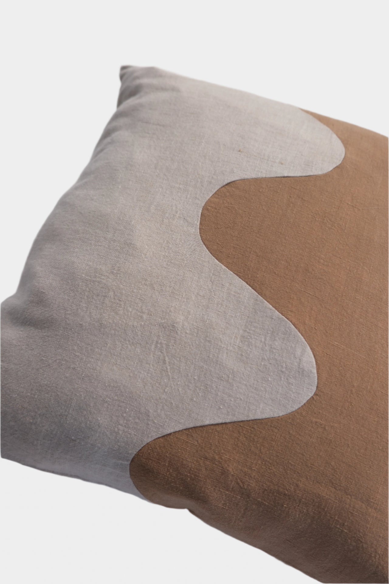 Waves Cushion - Natural/white
