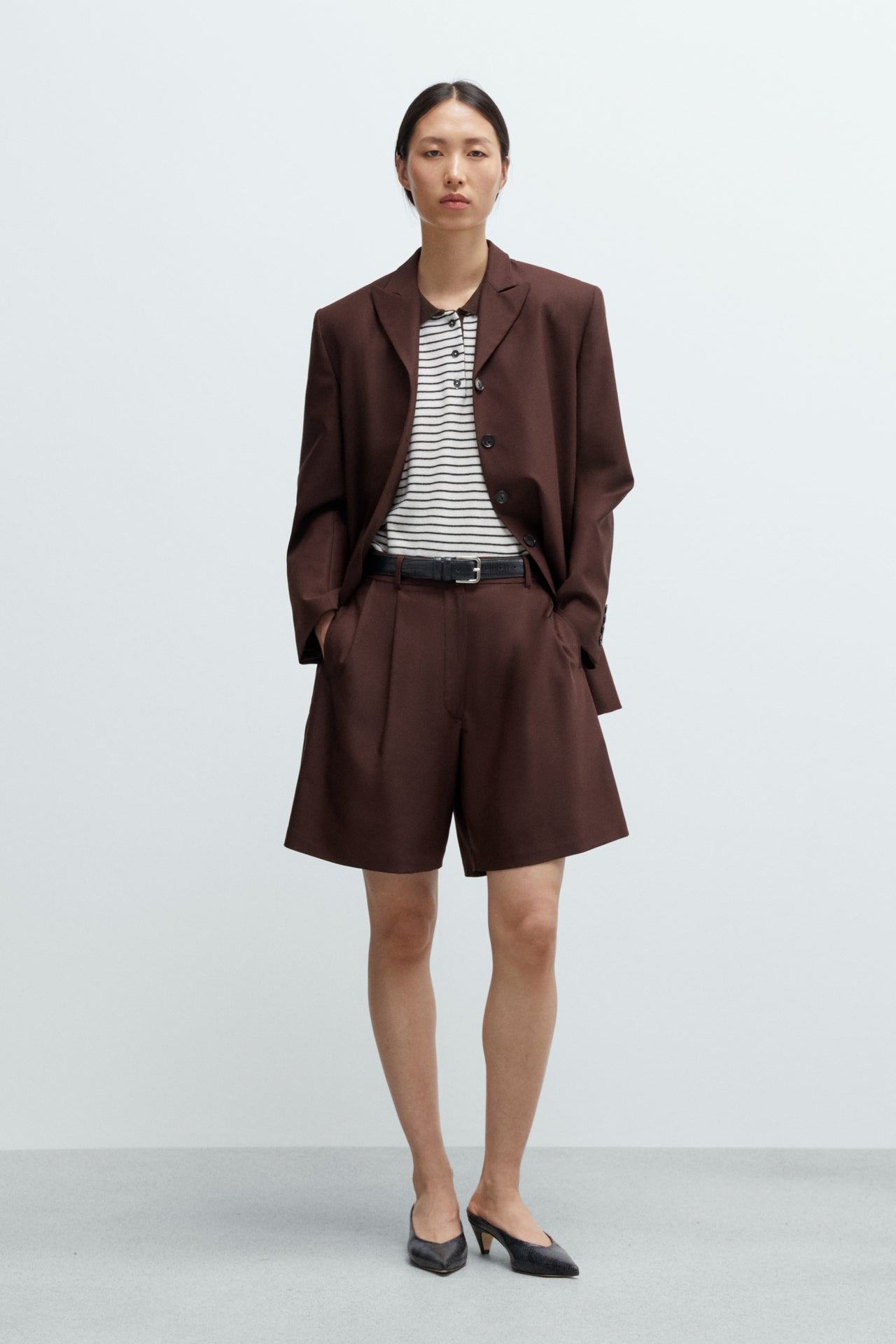 Tailored Bermuda - Burgundy