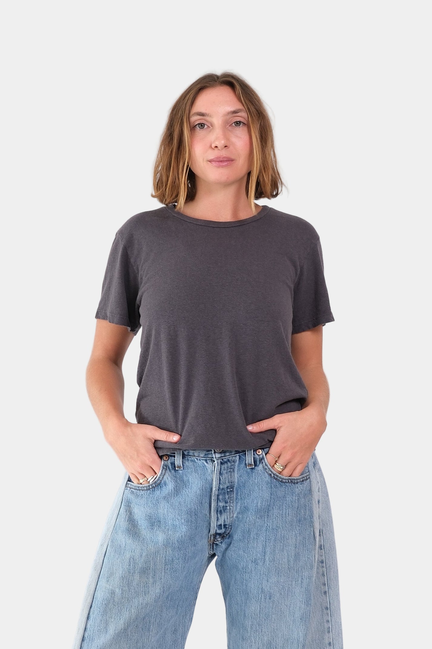 person waering the LOREL TEE in Diesel Gray on a white background
