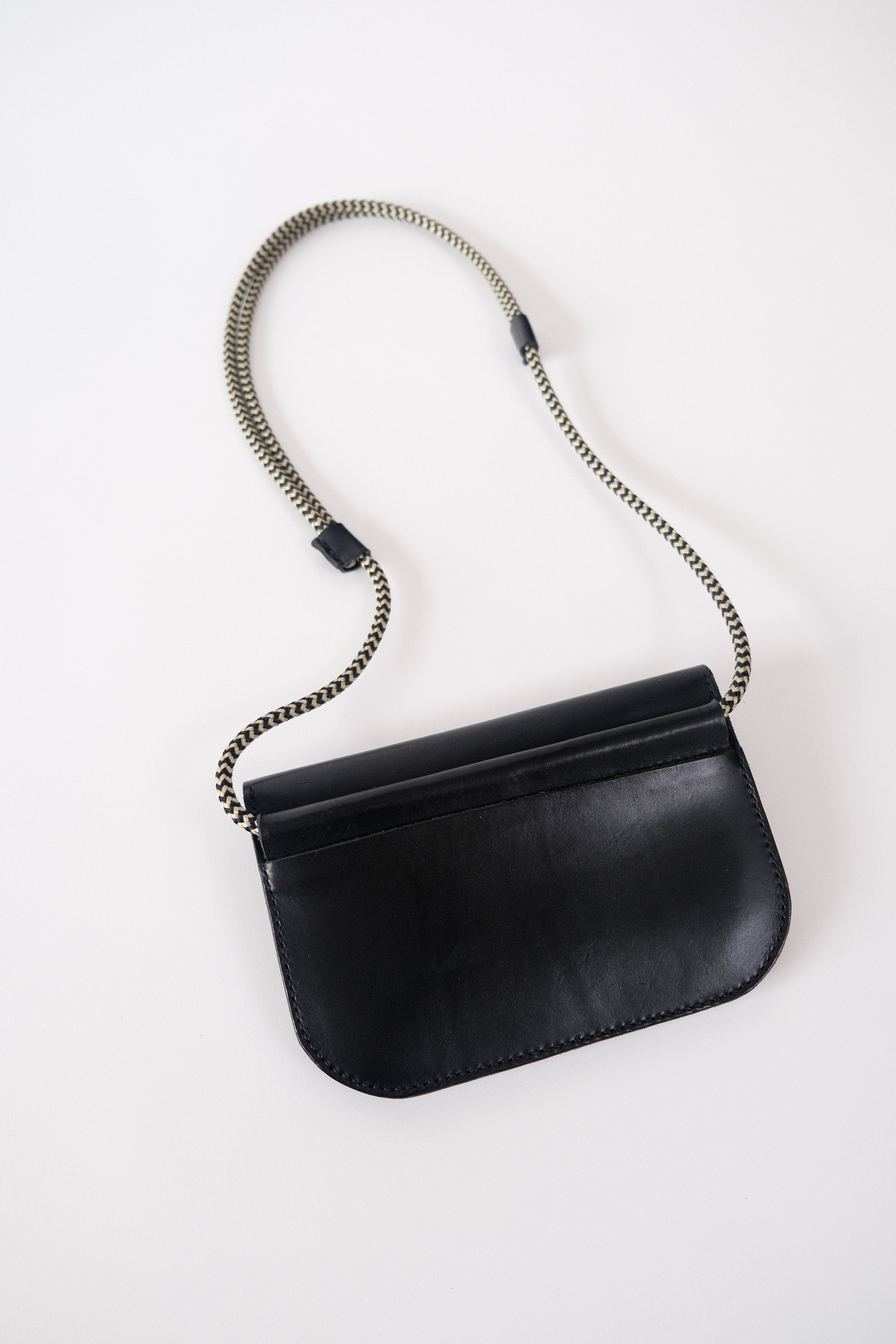 Cross Body Pouch - Black/white