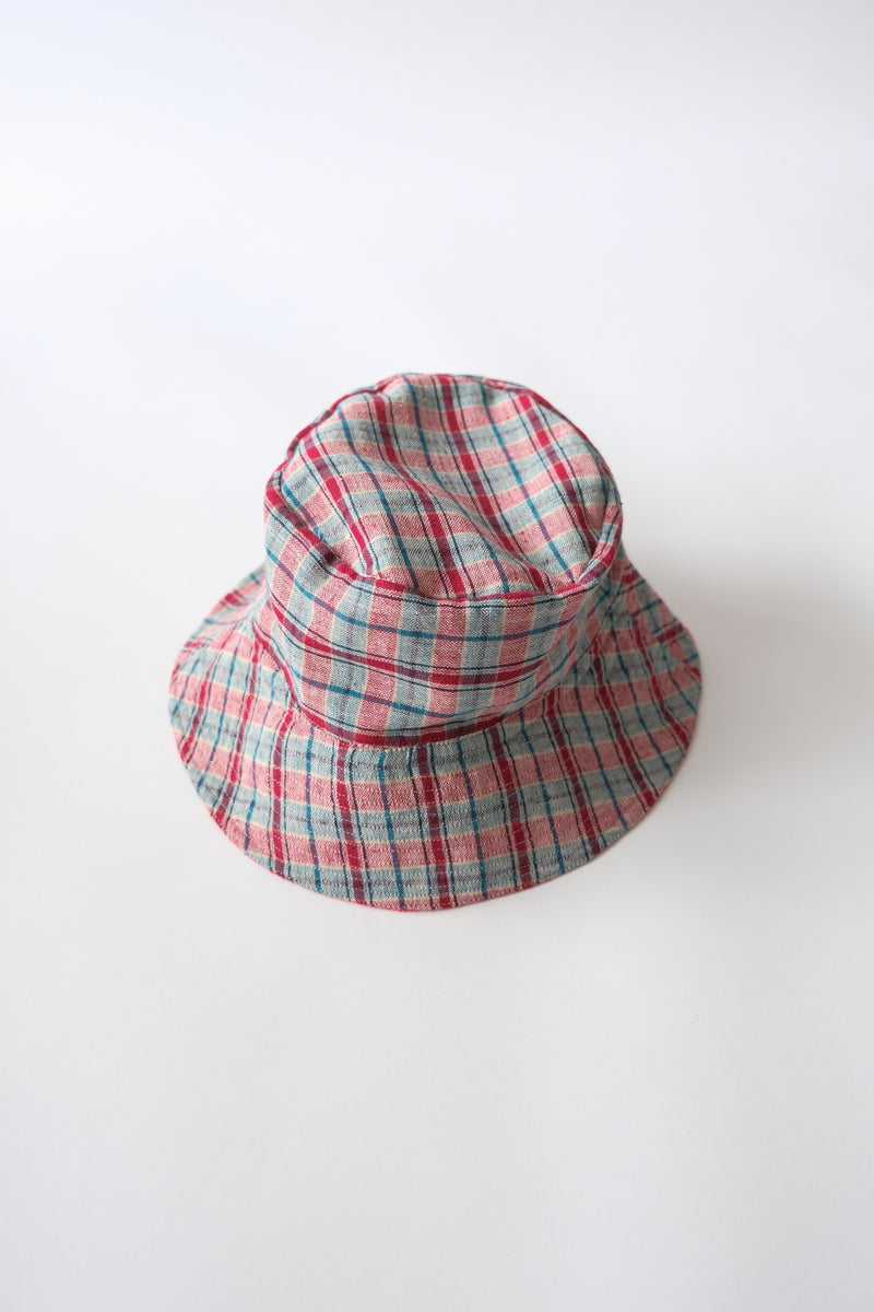 Checked red bucket hat