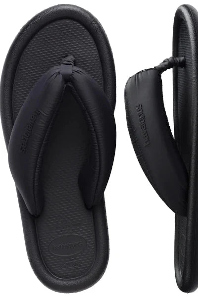 Above view of the Havaianas maxi Puff in black - East Coast General