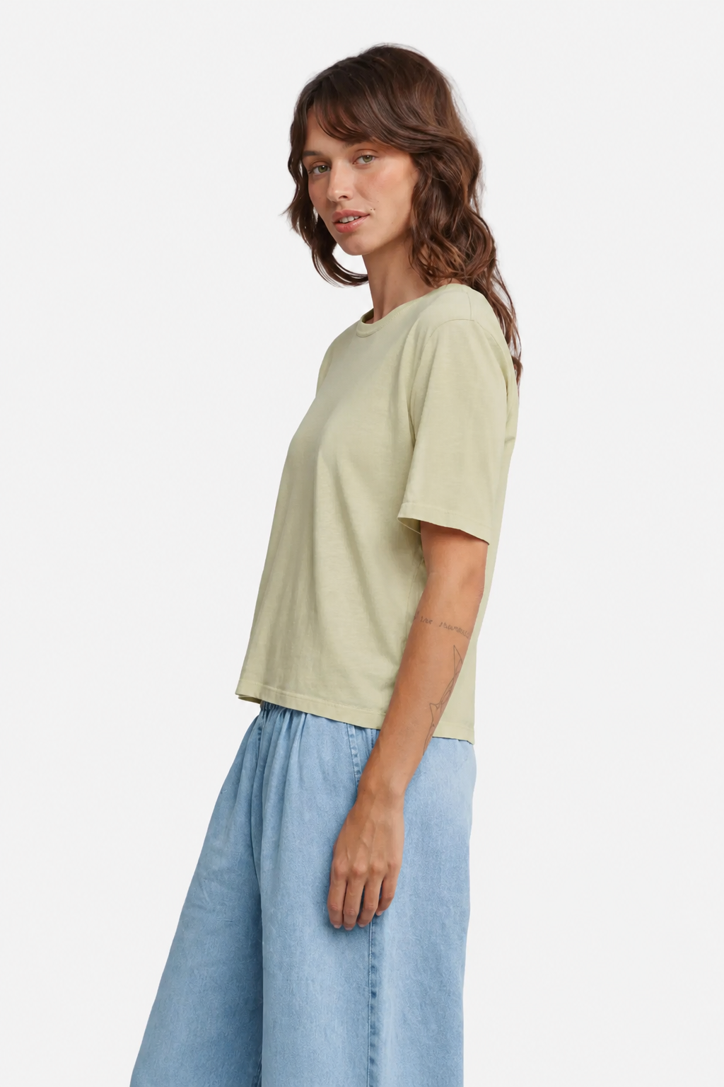 Model wearing Jungmaven Silverlake tee in desert Khaki Side view - East Coast General