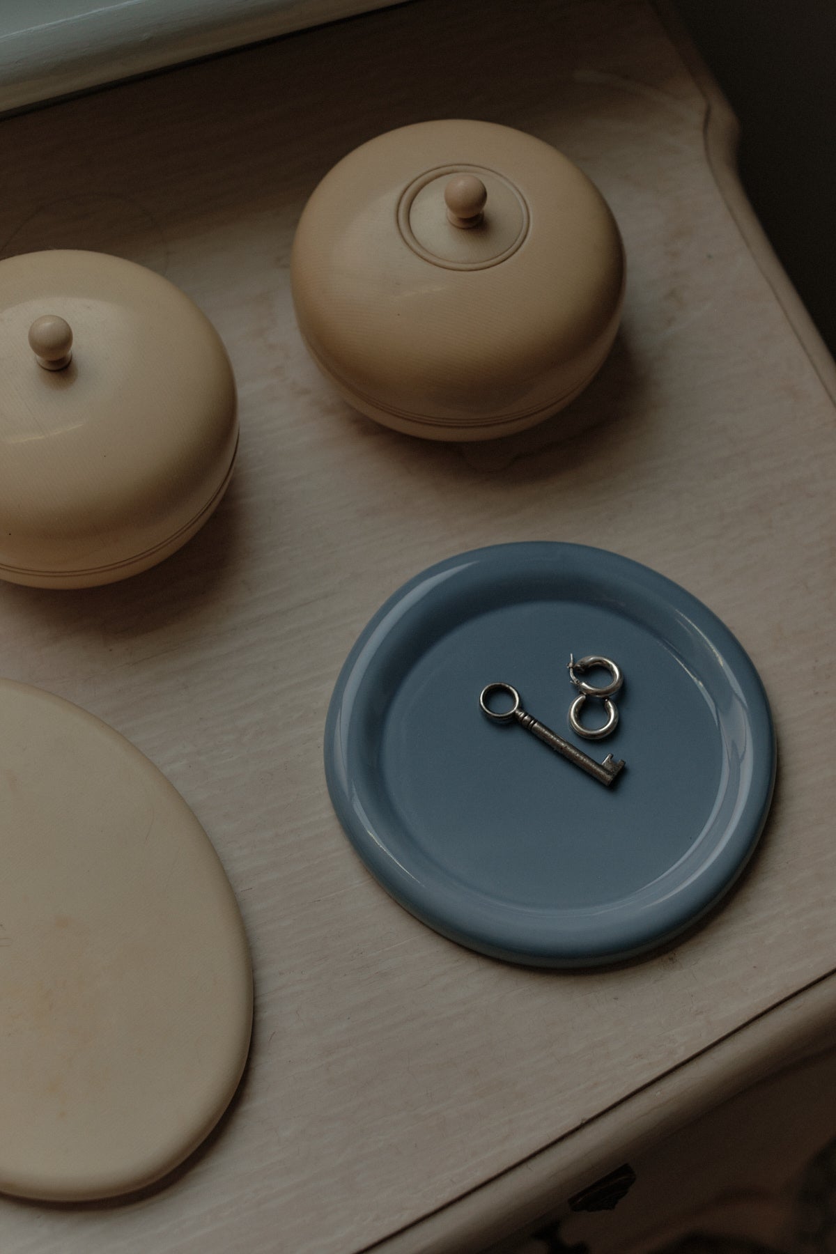 A round ceramic snack plate in a cornflower blue colour on a white background.