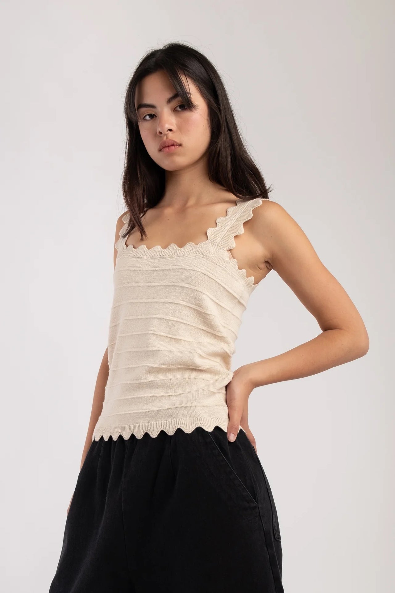 CREAM SCALLOP TANK